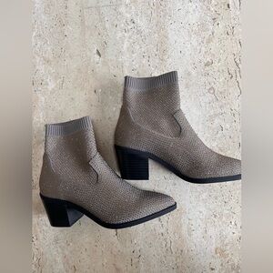 Kenneth Cole Reaction Women's Jess Pull On Booties in Shittake Size 6.5